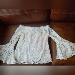 Ministry of Style White Bell sleeve eyelet lined bouse size 6